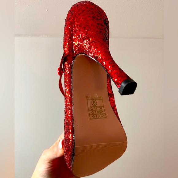 Red heels - Picture 2 of 4